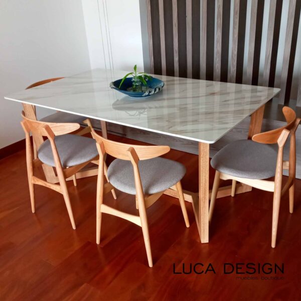 Mesa de comedor con marmol